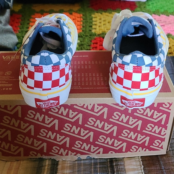Vans - Picture 3 of 5